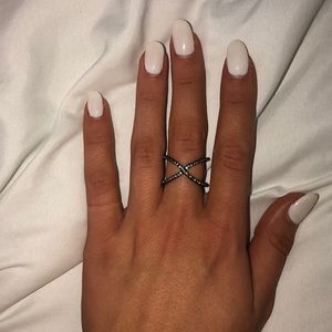 Diamond cross ring